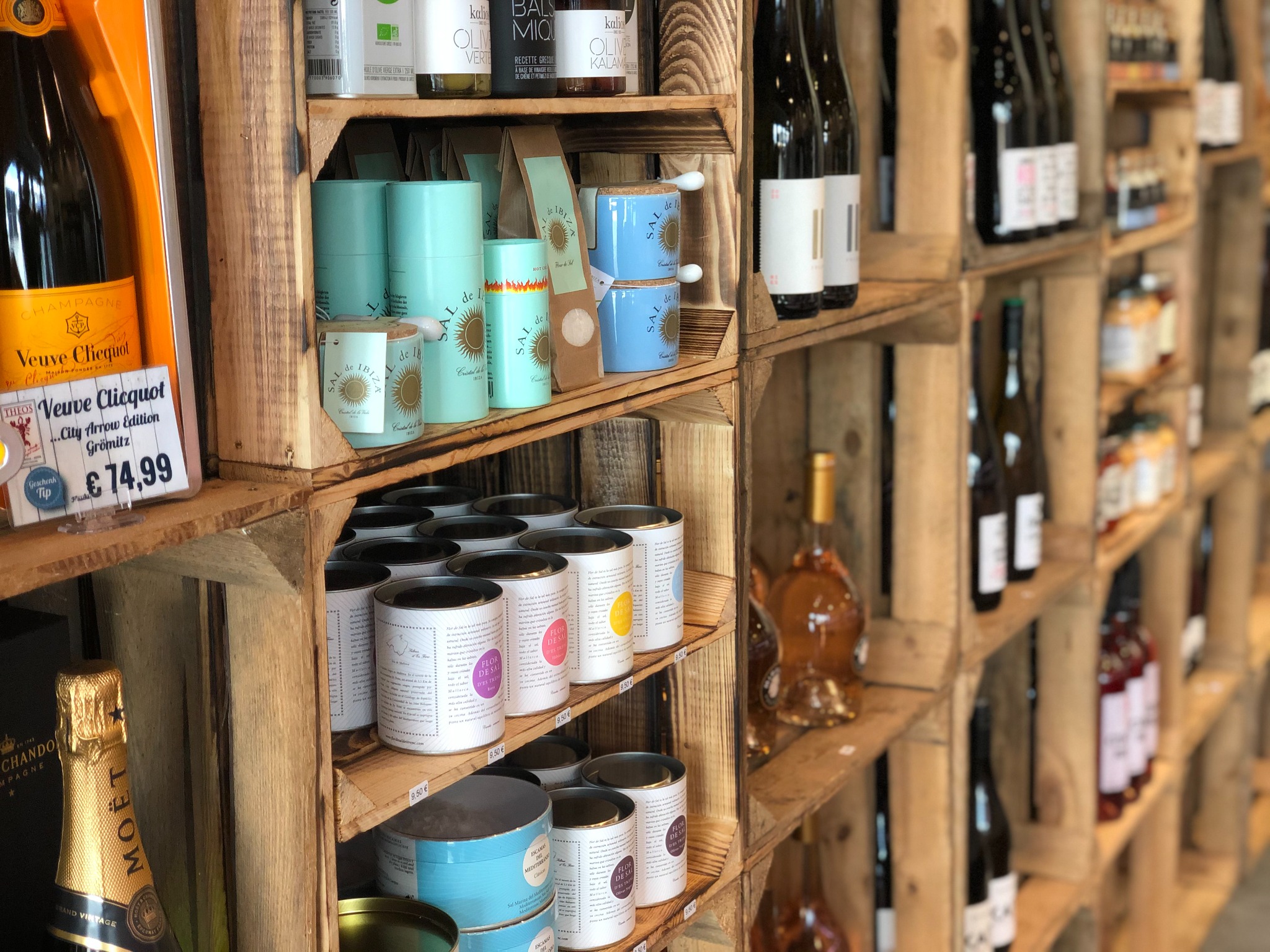 Salz, Wein und Delikatessen bei THEOS